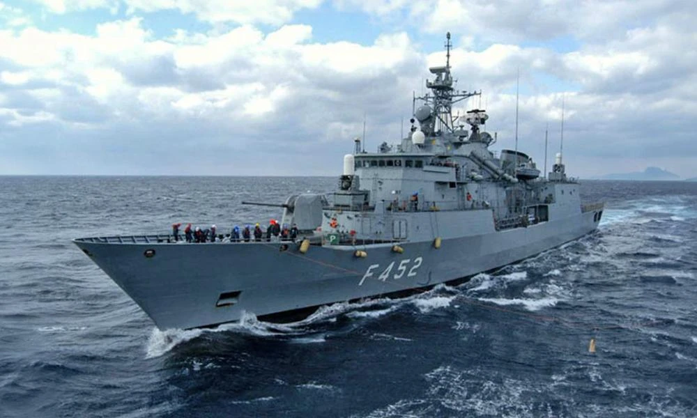 "Ποιά είναι η λύση απέναντι στους Χούθι που παρά την προστασία πολεμικών πλοίων της Δύσης συνεχίζουν τις επιθέσεις τους στην Ερυθρά θάλασσα;"